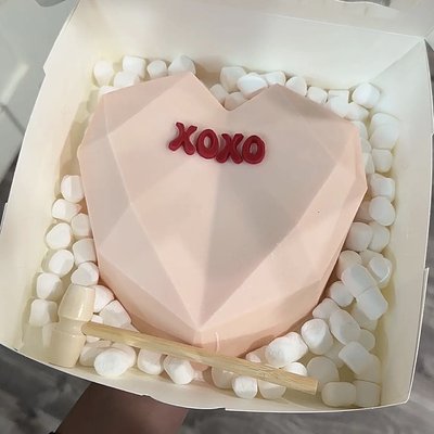     Heart with 4 Strawberries