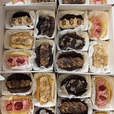 12 Cake tacos (2 Of Each Flavor)