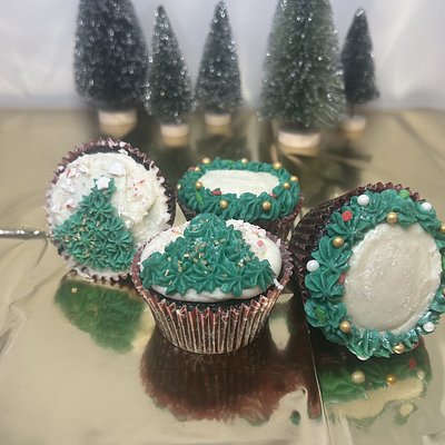 Christmas Cupcakes (Dozen) 