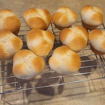 Homemade dinner rolls (dz)
