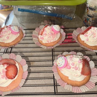 Strawberry 🍓 Rum Cupcakes 🧁 