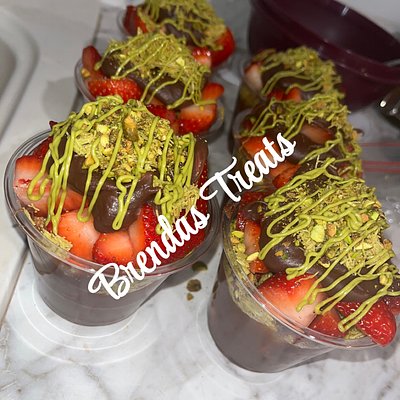 Dubai Strawberry Cup 9oz