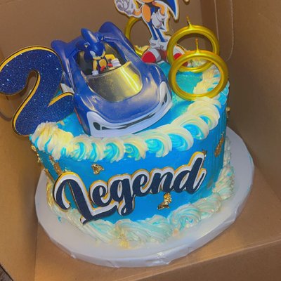 CUSTOM 8’ CAKE 