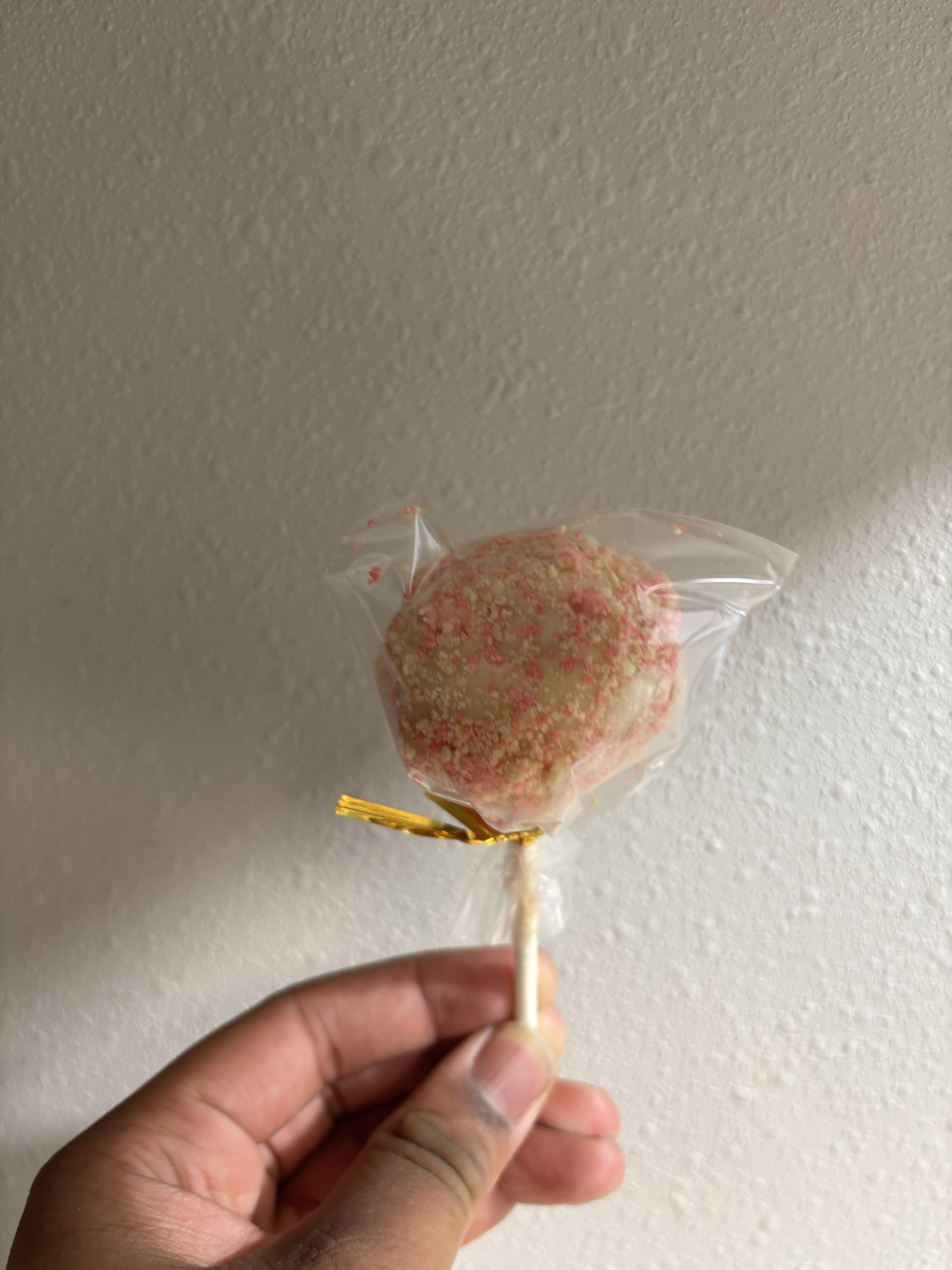 Strawberry Cake Pops Dozen 