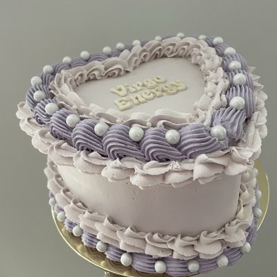 8in Heart Cakes (8-12ppl)