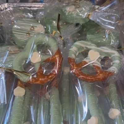 Chocolate Covered Pretzels (1/2 Dozen)