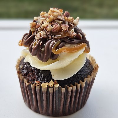 Caramel Pecan Turtle Cupcakes (6-Pack)