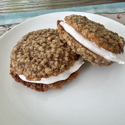 Oatmeal cream pies - 1/2 dozen