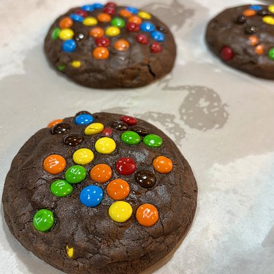 (12ct.-Large) Fudgey Brownie M&M Cookies