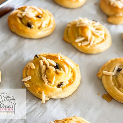 “Puddingschnecke” aka Vanilla Bean Custard Rolls (dozen)