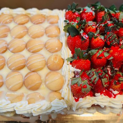 Half & Half Strawberry Crunch/Banana Pudding Cake  (Half Sheet Cake)