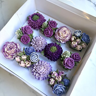 Box of 12 Mini Floral Cupcakes 