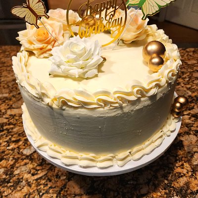 Vanilla Butter Cake w' Buttercream 