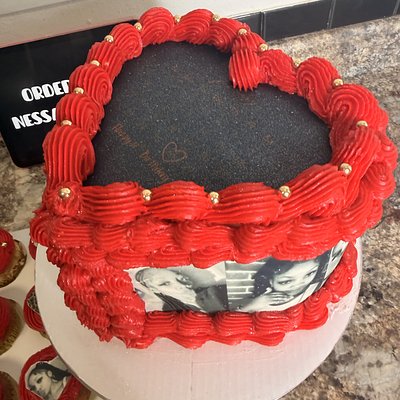 8” 2 layer heart cake