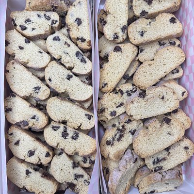 Cinnamon Chocolate Chip Biscottis 