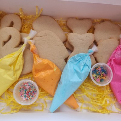Decorate Your Own Cookie Box 