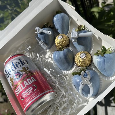 6 Berries with your choice of beer