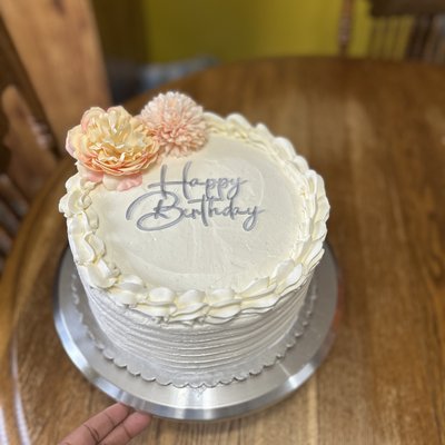 Basic Birthday Cake (Includes Basic Decorations)