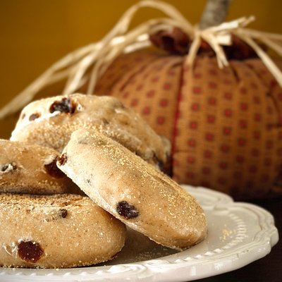 Sourdough Cinnamon Raisin English Muffins Half Dozen (6 Count )
