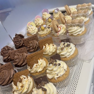 Mix of toppers Cupcakes (Box of 6)
