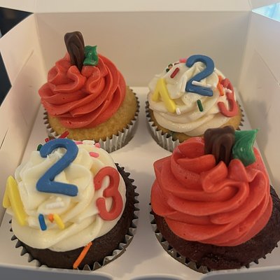 Teacher Appreciation Cupcakes: 4 Count