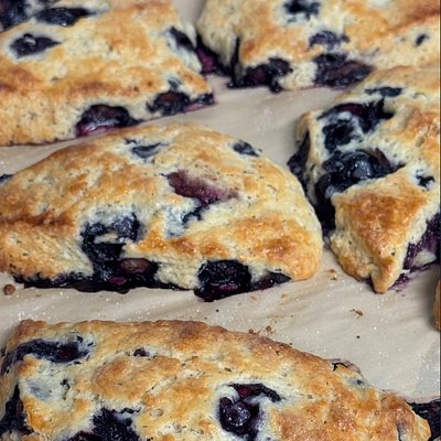 Blueberry Scones (4 Scones) 
