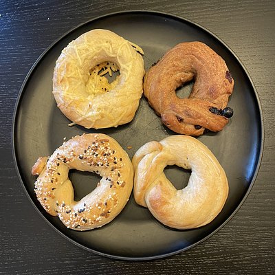 Cinnamon Raisin Bagels (4)