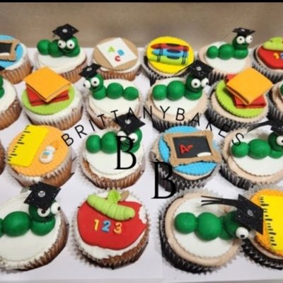 Custom Jumbo Cupcakes/Cupcake Cakes