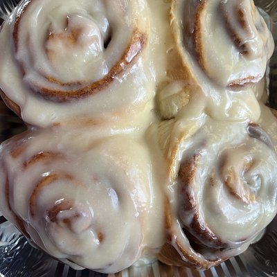 Classic Cinnamon Rolls (4 Jumbo)
