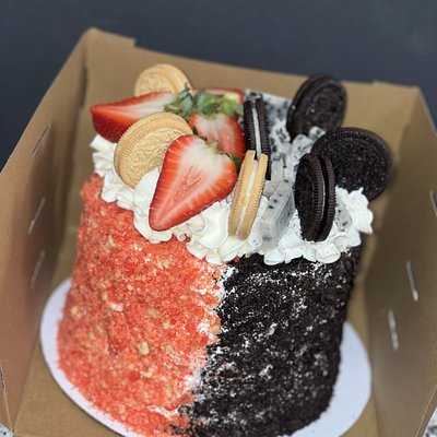 Half Strawberry / Half Oreo Crunch Cake (9inch) 