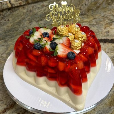 Strawberry Incapsulated + 3 Leches Jello