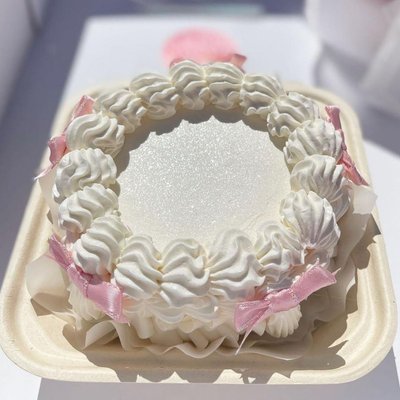 Bento Round Cake : Vintage Fancy White + Bows Design 