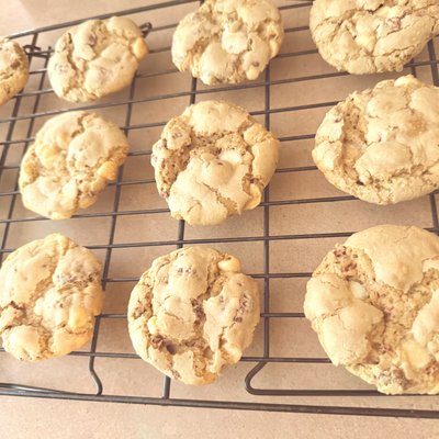 Vegan White Chocolate Macadamia Nut Cookies (12)