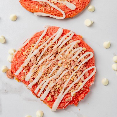 Strawberry Crumble Cookie