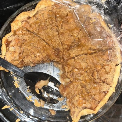 Apple Carmel Crumble Pie 