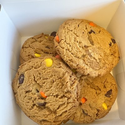 Peanut Butter Cookies (6) 