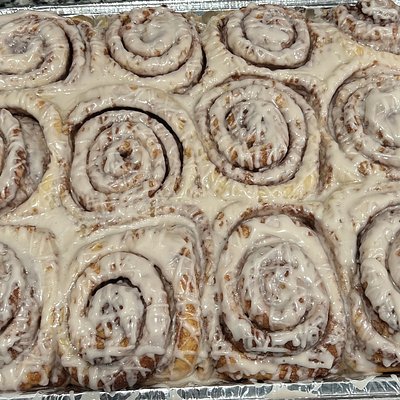 12 Cinnamon Rolls W/ Vanilla Icing 