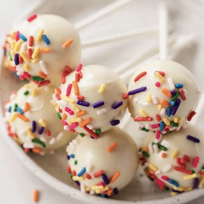 6 pk - Vanilla birthday Cake Pops !! 