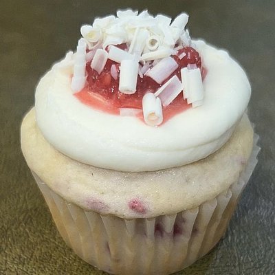 White Chocolate Raspberry Cupcakes 