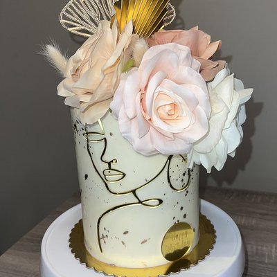 I’m Every Woman Themed Cake