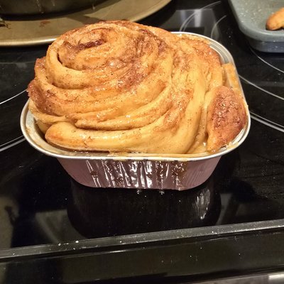 Jumbo Cinnamon Roll With Cream Cheese Frosting 