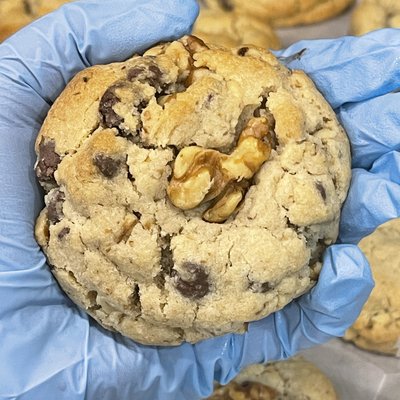 Chocolate Chip With Walnuts Cookies (1/2 Dozen)