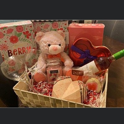 Valentine’s Day’s Boxes Large With Wine