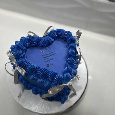 6in Heart cake (Feeds 8)