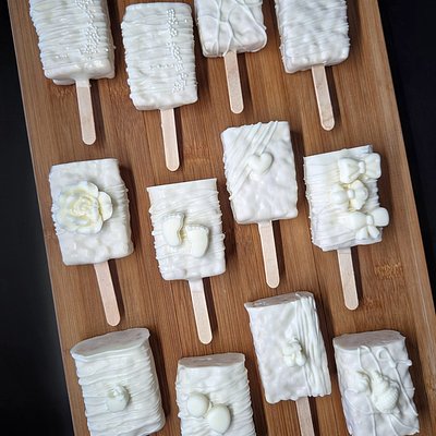 Theme Dipped Krispies 