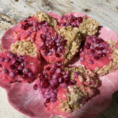 valentine's day feature - 6ct decorated rice crispy treats 