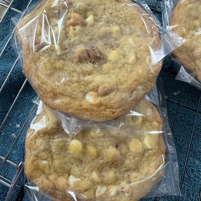 Macadamia Nut, White Chocolate chips (each)