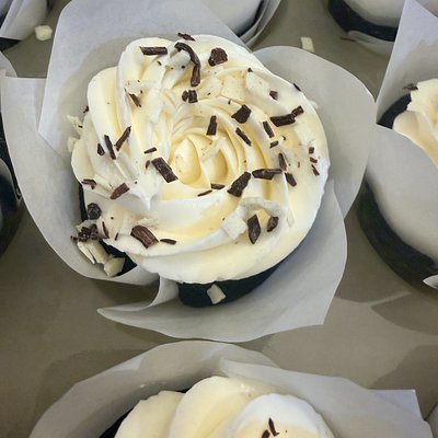 Black n White Cupcakes (12)