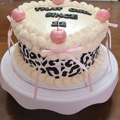 Cheetah ❤️ Cake With Cherries & Bows 