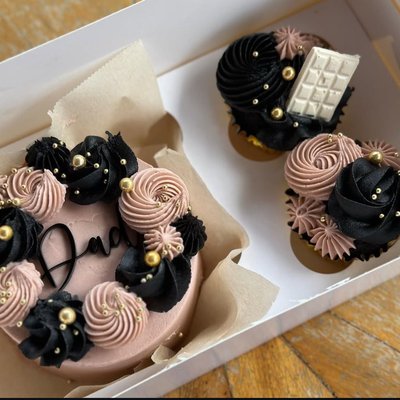 Bento Cake + 2 Cupcakes (for 8-10pp)
